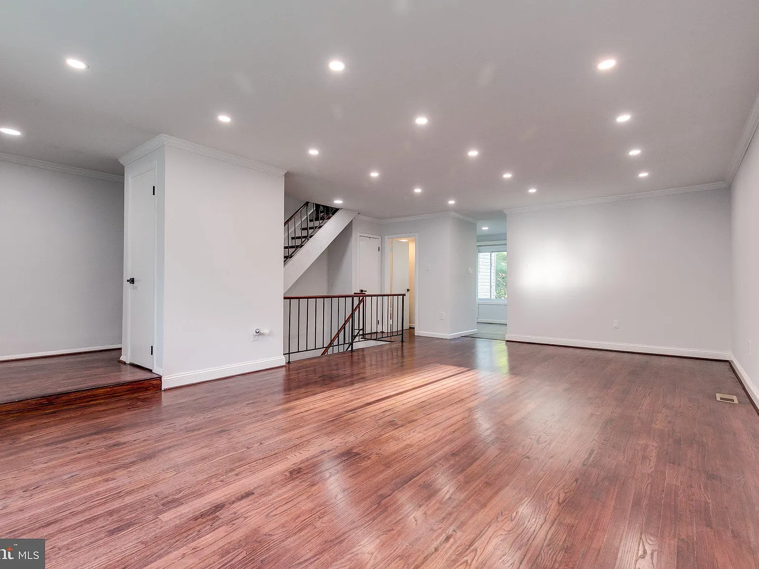 5 bed, 3.5 bath, 1628 sqft, $3,000 — Photo 3