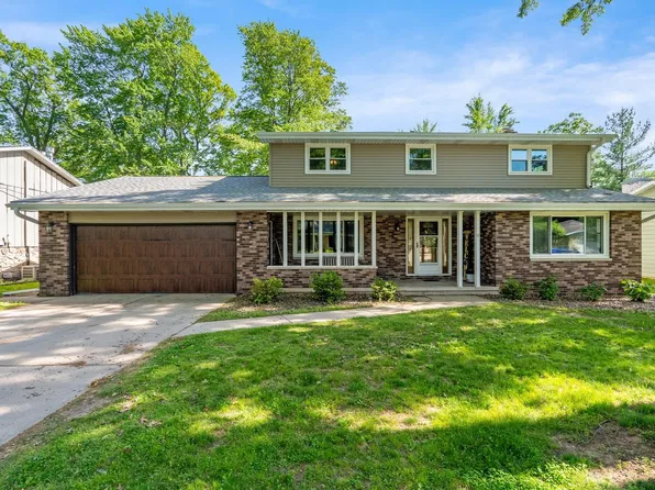 2049 Shamrock Ln, Green Bay, WI 54304