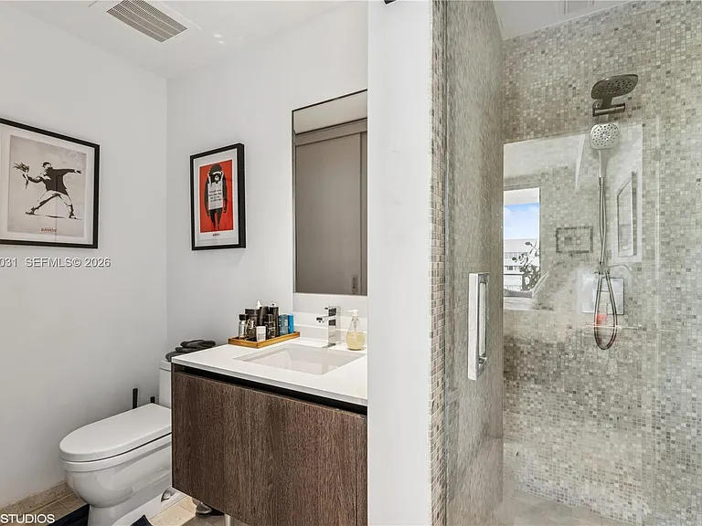 88 SW 7th St #1804 — Photo 36