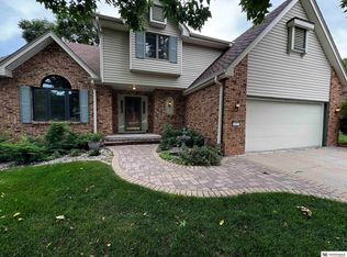 501 Kent Dr, Papillion, NE 68046