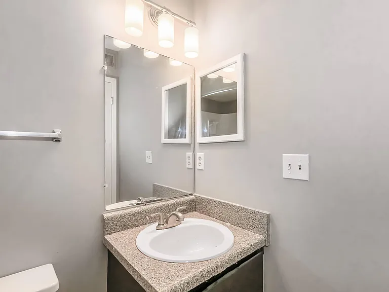 Hickory View Apartments — Photo 14