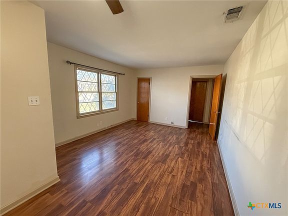 3rd image of 504 N Wood St