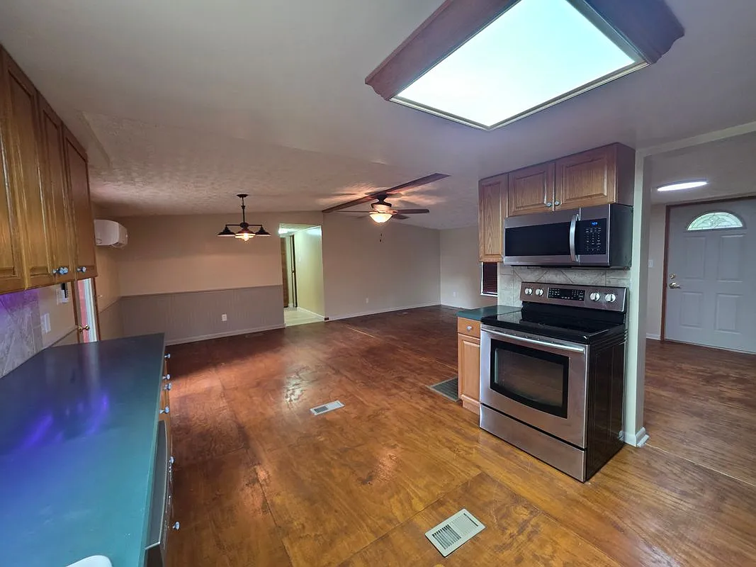 3 bed, 2.0 bath, 1512 sqft, $1,900 — Photo 4