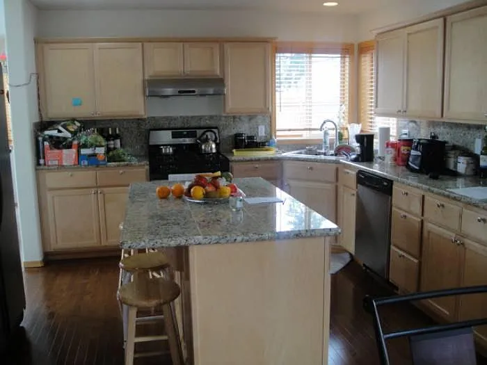 5 bed, 2600 sqft, $800 — Photo 3