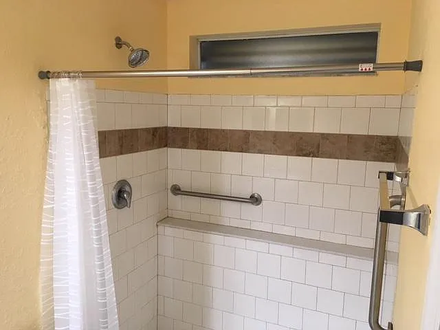 4605 Midland St — Photo 2