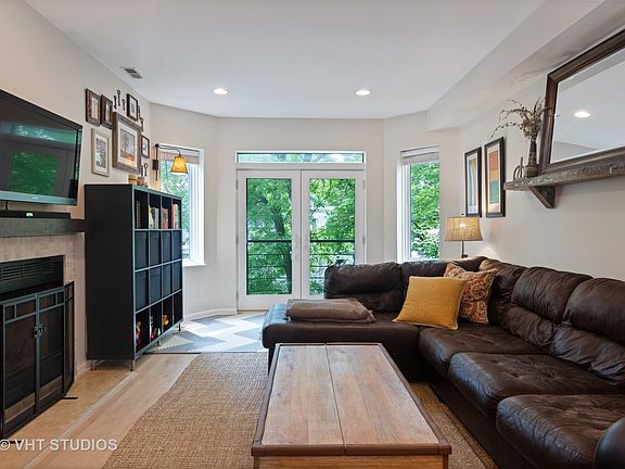 4th image of 1839 N Whipple St APT 2