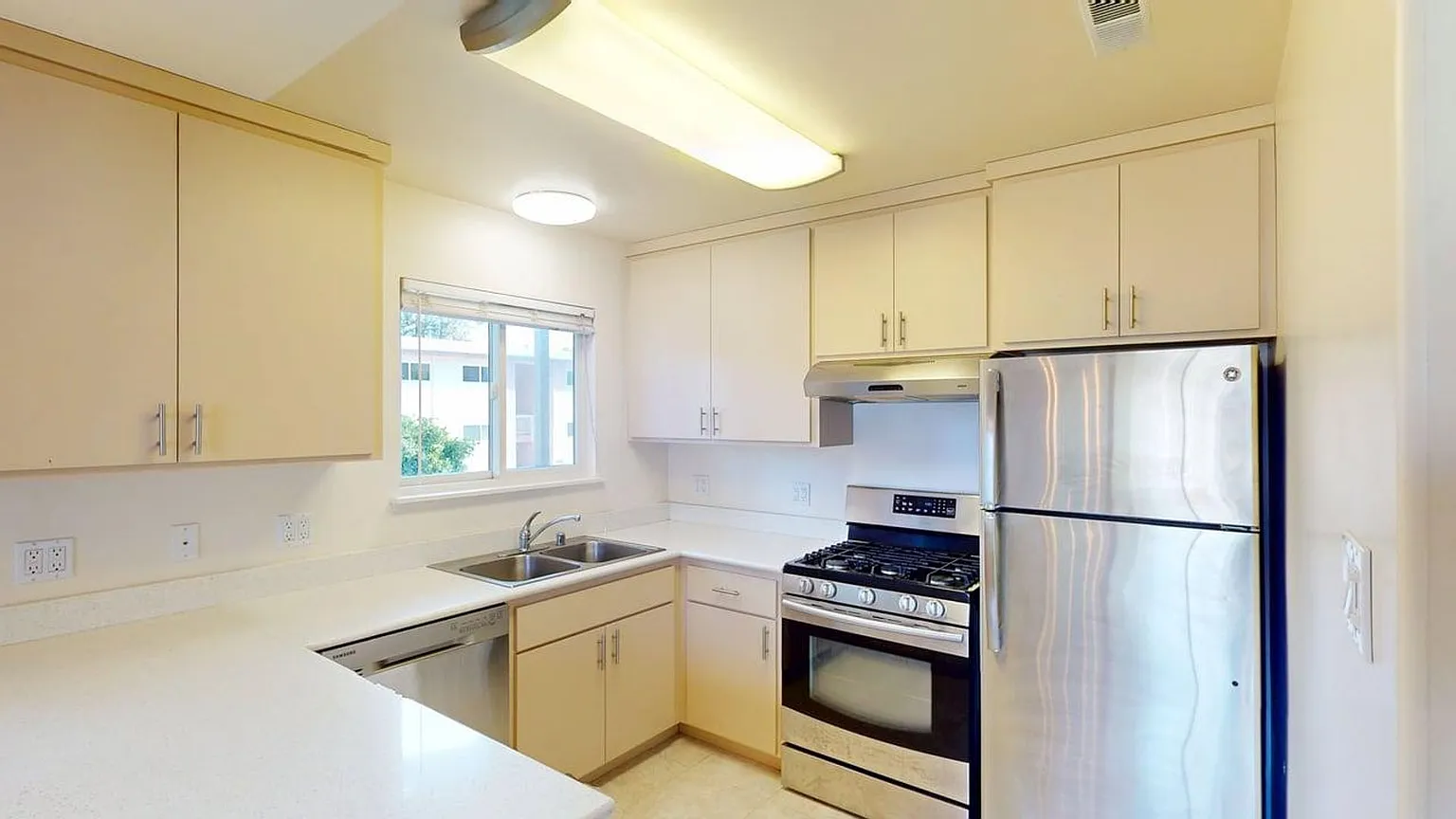 207 Kent Ave photo 1
