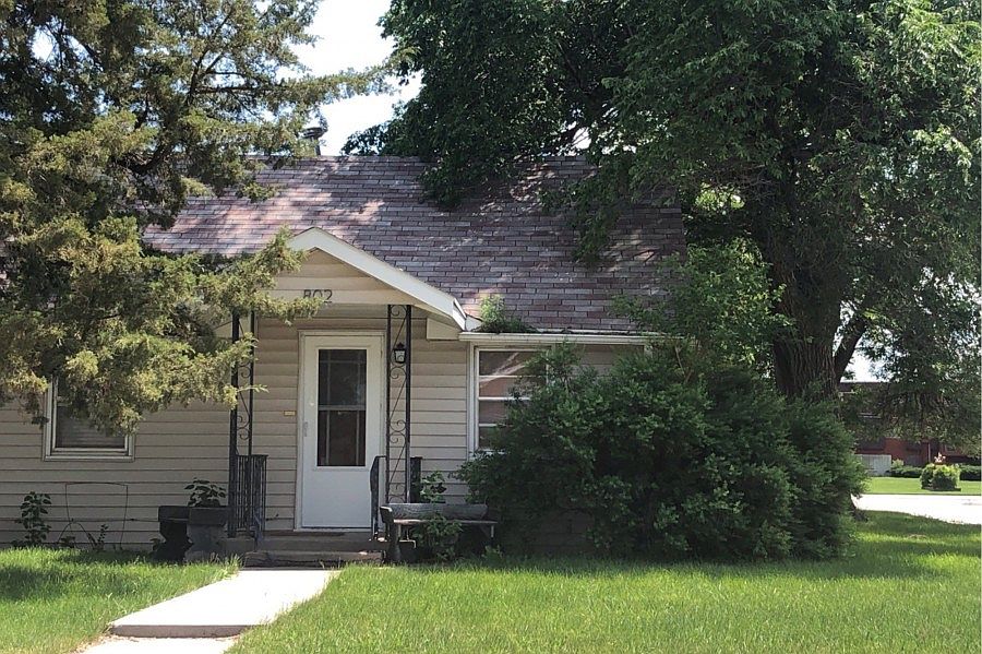 1st image of 802 E H St