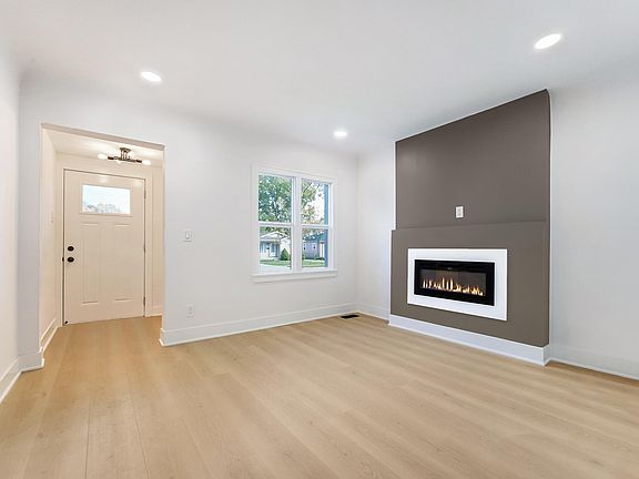 5th image of 23611 Stewart Ave
