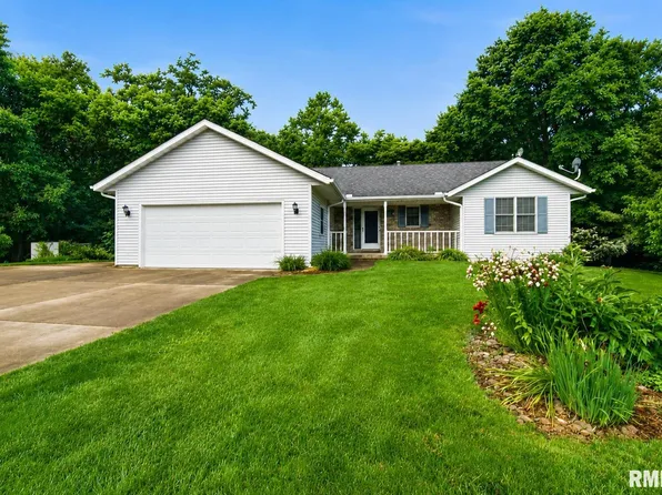 120 Hollands Grove Ln, Washington, IL 61571