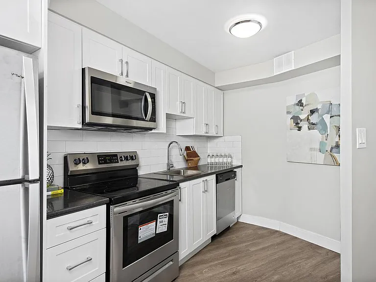 2050 Keele St — Photo 12