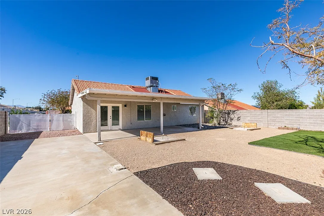 3 bed, 2.0 bath, 1226 sqft, $1,850 — Photo 4