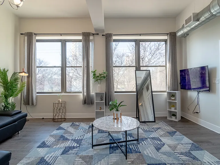2112 S Michigan Ave #2 — Photo 4