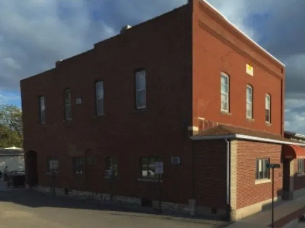 258 Broadway St APT 1, Springville, IA 52336