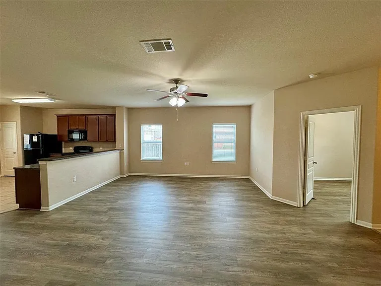 3301 Stirrat St — Photo 2