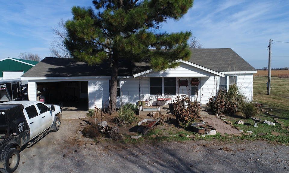 2nd image of 420 W 390th Rd