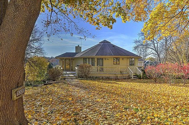 1001 Jackson Ave photo 1