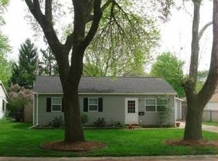 908 S Country Squire Dr, Urbana, IL