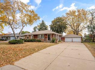 8641 Greystone Ave S, Cottage Grove, MN 55016