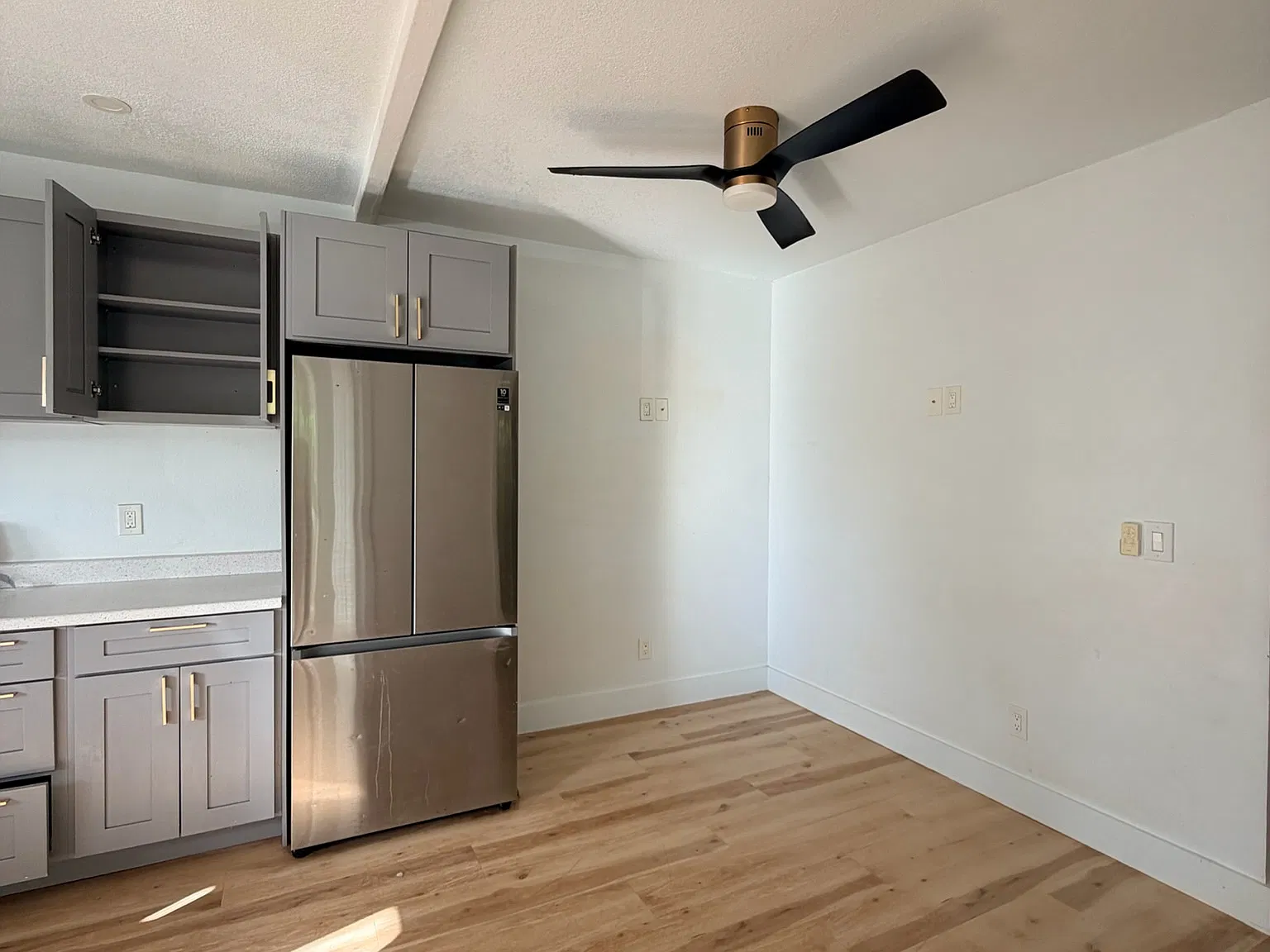 1Bedroom 1 Bathroom — Photo 3
