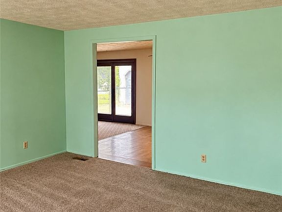4th image of 6566 Highbury Rd