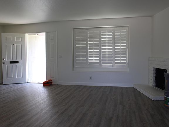 Main living room/Family room.