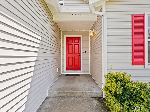 4th image of 208 Nelsen Street NE