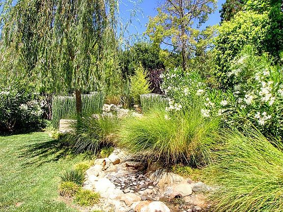 3rd image of 1646 Palisades Dr