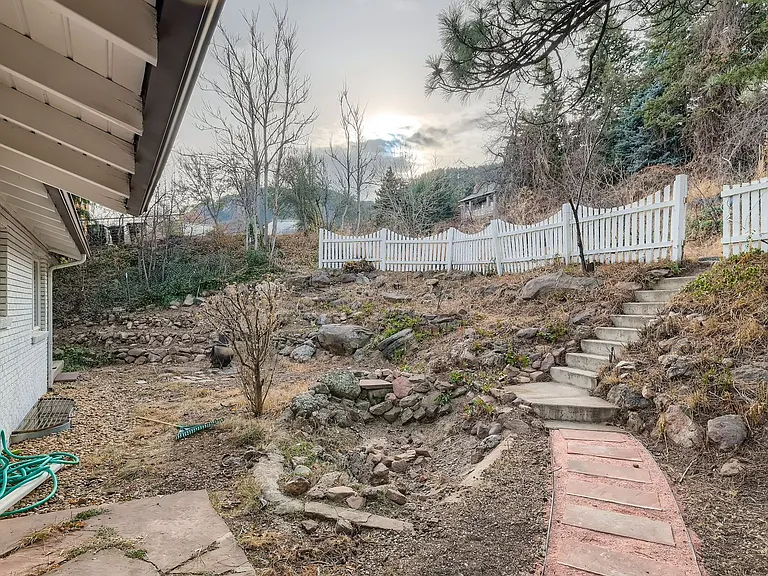 1045 Gilbert St — Photo 25