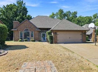 1124 Providence Ct, Edmond, OK 73003