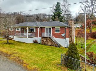 168 7th St, Mount Hope, WV 25880