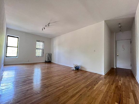 2nd image of 305 Ocean Ave APT B5
