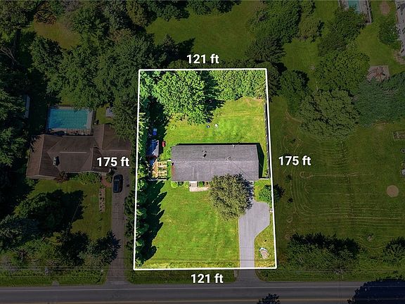 2nd image of 212 Dubois Rd