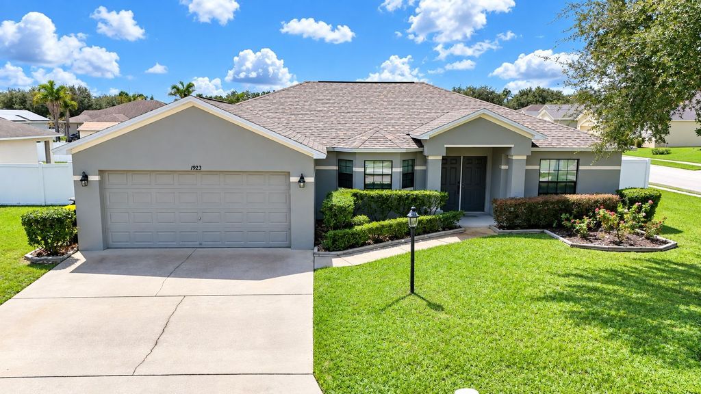 1923 Griffins Green Dr - Property Image