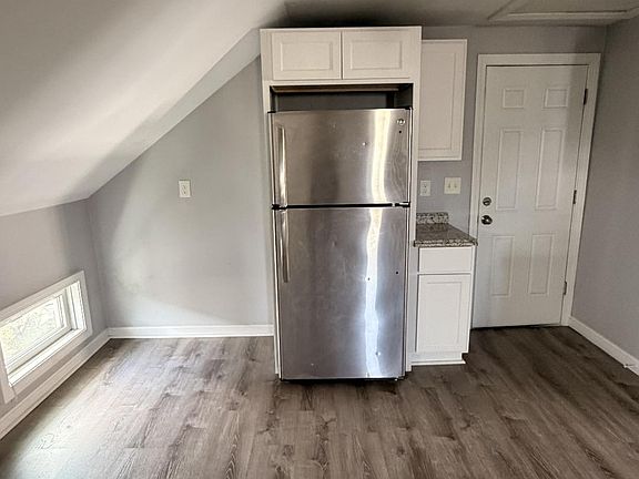 2nd image of 468 Linden St #3