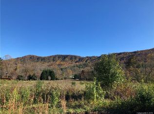 151 Walnut Valley Ln, Hendersonville, NC 28739