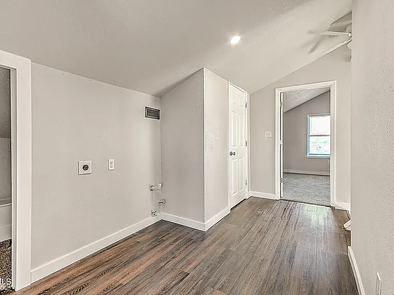 488 Virgil Ave — Photo 18