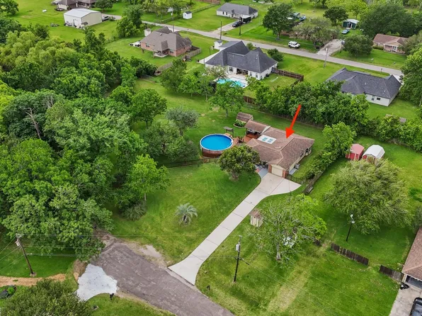 5520 Henley St, Santa Fe, TX 77510