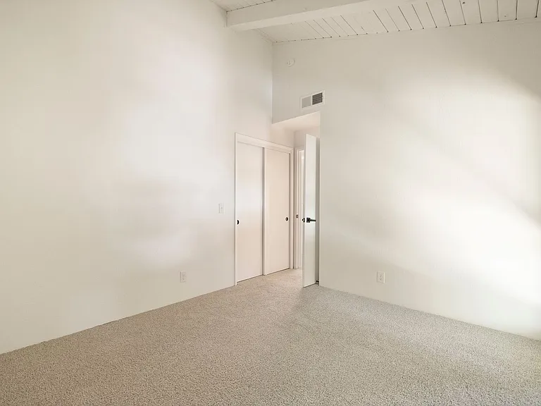 Villa Del Mar Apartments — Photo 52