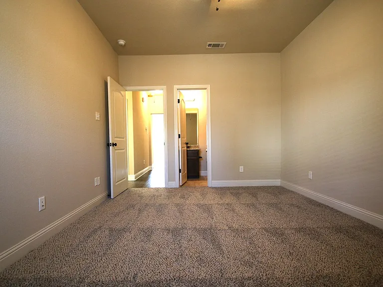 3217-3219 Karen St — Photo 19