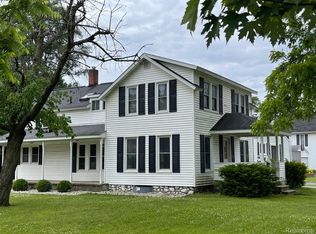 206 E Elizabeth St, Fenton, MI 48430