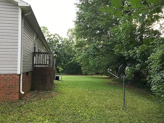 3 bed, 2010 sqft, $1,300 — Photo 3
