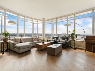 888 Carnarvon St Penthouse 1, New Westminster, BC V3M 0C6