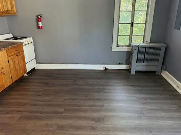 37 Hooker Ave APT 4, Poughkeepsie, NY 12601