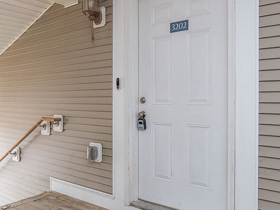 3rd image of 857 Malabu Dr #1