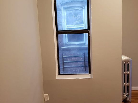 3rd image of 1476 Bryant Ave