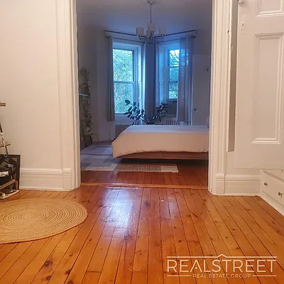 Rented by Real Street Inc | media 6