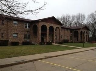 1045 Park Ave APT 6, Winthrop Harbor, IL 60096
