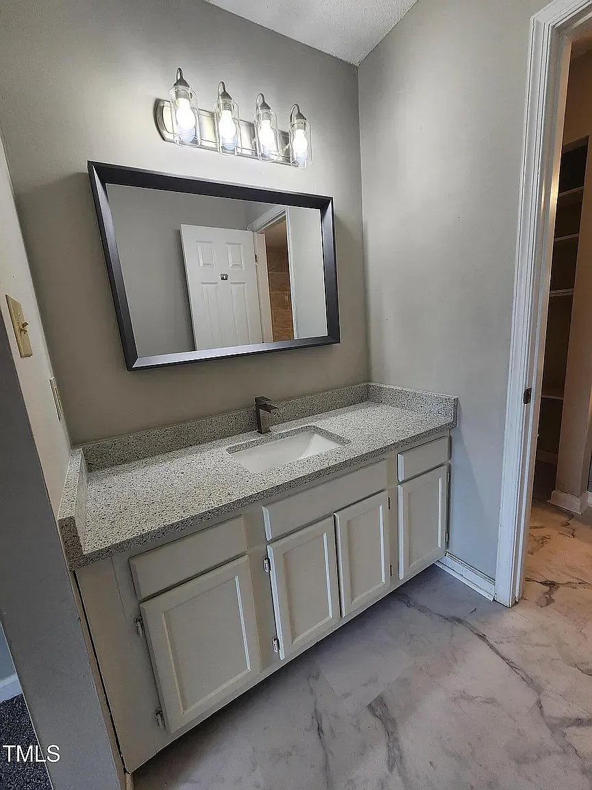 3 bed, 1477 sqft, $1,950 — Photo 4