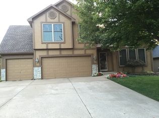 9834 N Highland Ter, Kansas City, MO 64155